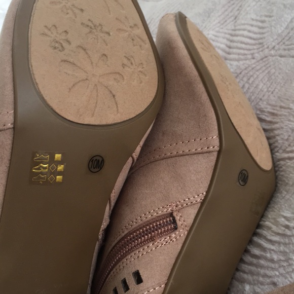 Dusty Rose Heels NEVER WORN! - Picture 3 of 4